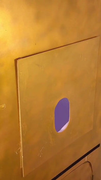 Un homme hétéro me suce la bite à Gloryhole