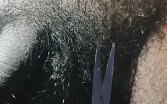 Une bhabhi desi indienne se fait couper les cheveux à son mari dans la chambre