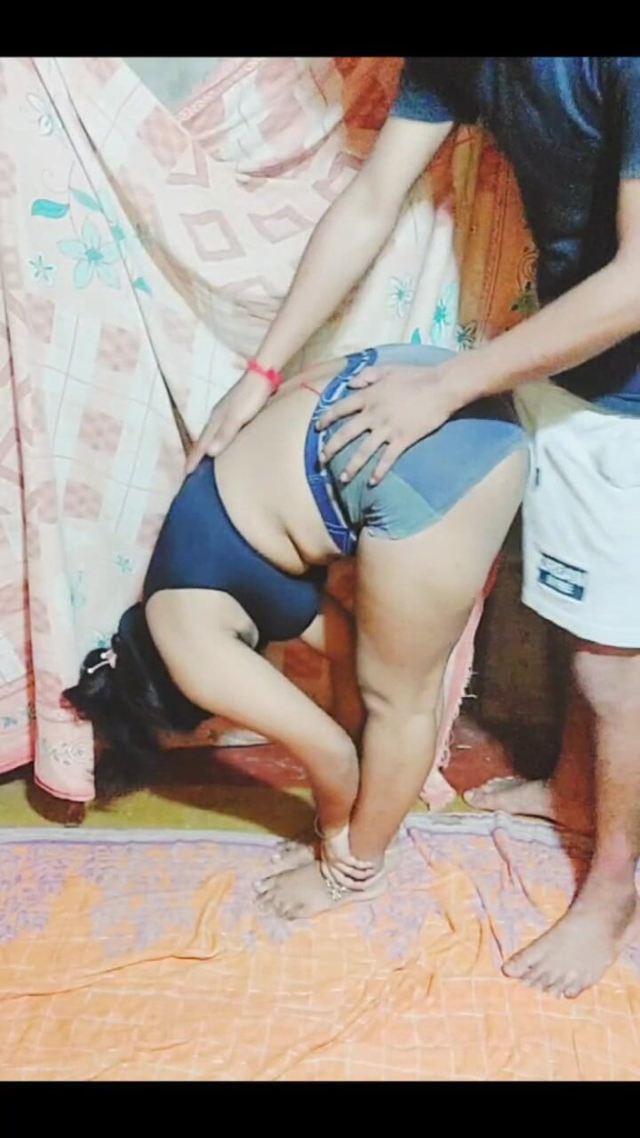 TSqueen: Evde kişisel eğitmenle seksi yoga dersi