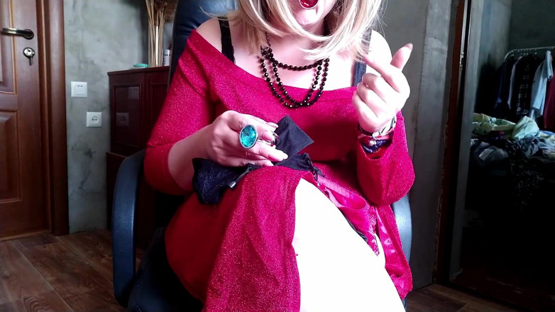 OurFetishLife: 选择是你的！熟女和她华丽的屁股