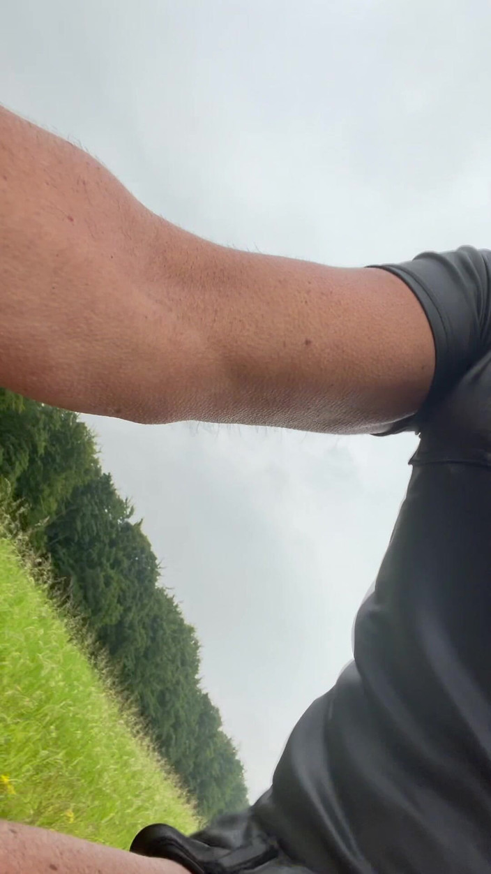 Benb Studio: Nacktes Radfahren