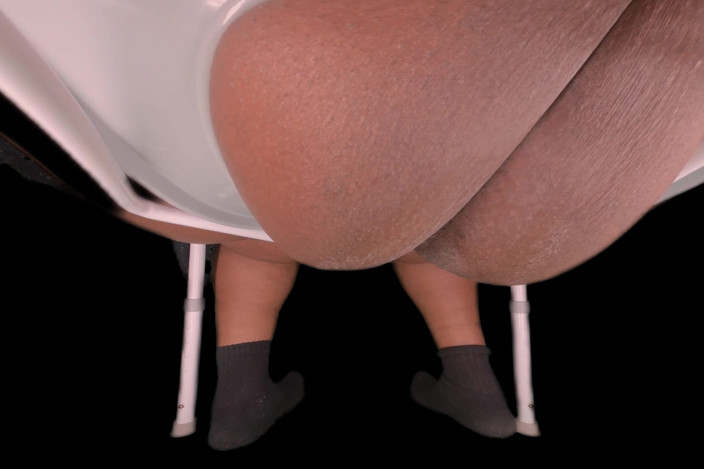 Ebony VR Solos VR.AR Fetish Films: Černá bbw milf toaleta pov super detailní asshole Winking Re-mastered