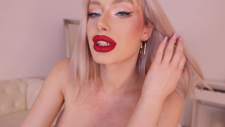 AnnaReyBlonde: Fumare una sigaretta