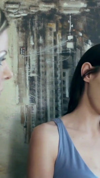 Lesbian seksi Amber Michaels mengajar Rilee Marks cara menjilat pepek