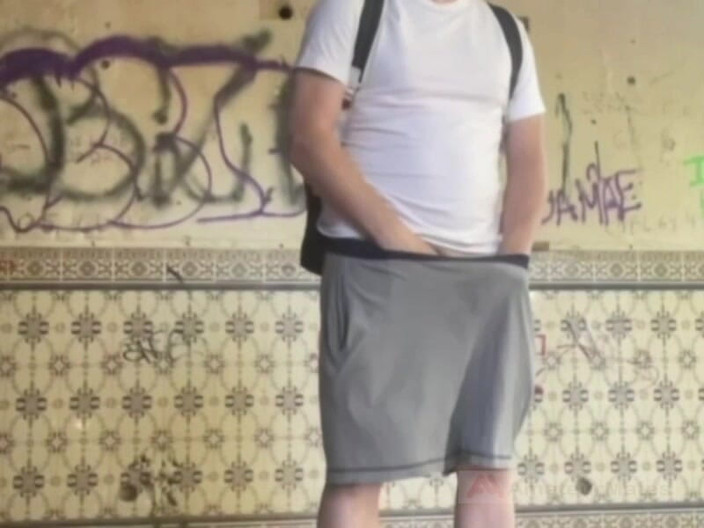 AmateurMates: Kompilasi freeballing amatir, tonjol dan vpl (baris penis terlihat)