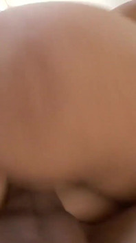 18 yaşındaki ateşli charley monroe tıraşlı amcıklı ve seksi dövmeli Rus sürtük penetrasyonunu bekliyor