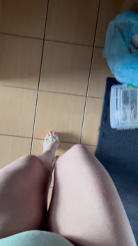 POV: Chodzenie na obcasach w mieszkaniu