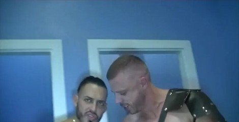 Crunch French bareback porn: Hetero chlap ošukal velkou krásku pornohvězdou Viktor Rom během show...