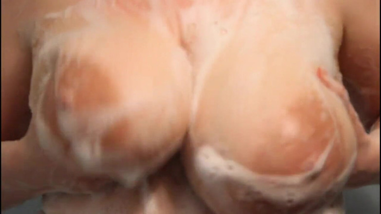 Lena Rose: Ung brud med stora naturliga bröst och stora areolas