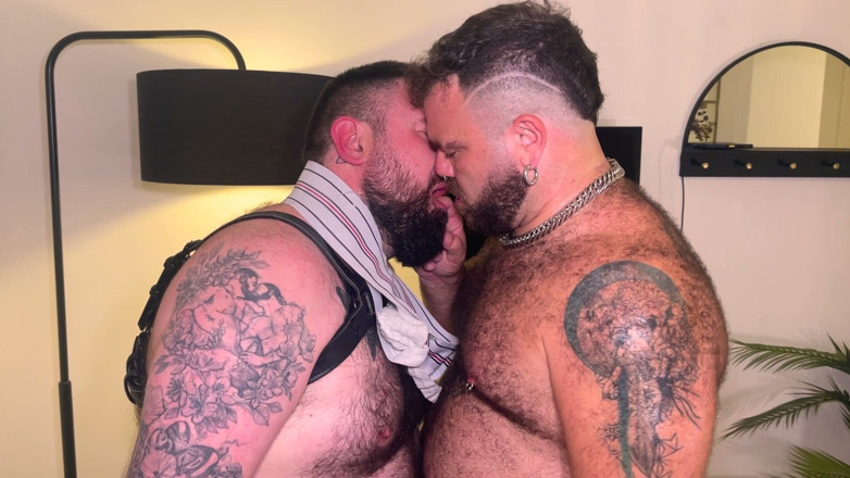 ScruffyStocky: หนุ่มหัวนมใหญ่ปลอกคอ, มัดและยัดลึกเข้าหากระจก