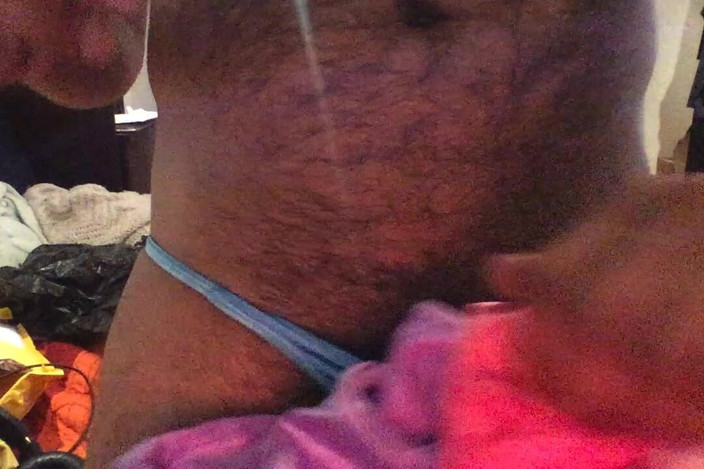 pantykok: Mutandine di raso avvolte intorno al mio cazzo non circonciso...
