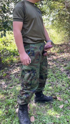 Hiroshi_cr: Solider masturba e goza no trabalho