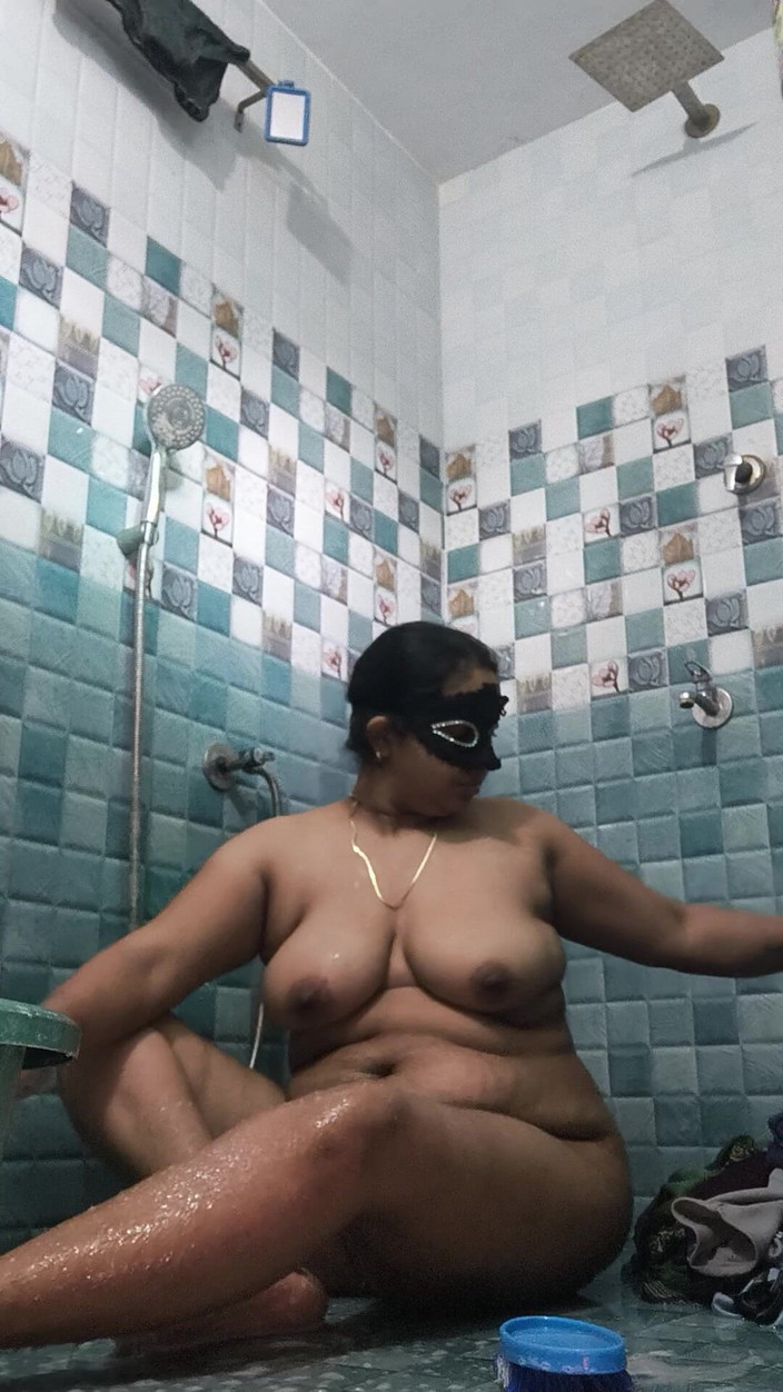 Payal studios: Hôm nay chị dâu đang tắm