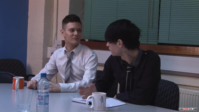 Euro boy xxx: Bez siodełka Business Twink Threeway Fuck