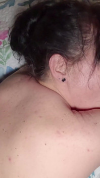 Mi esposa caliente quiere follar y termina con su gran coño peludo con semen dentro