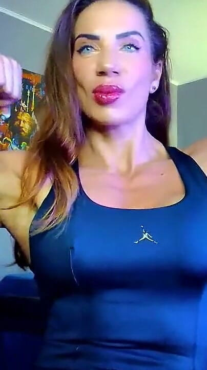 Huge Muscles Loading (Alesya muscledoll)