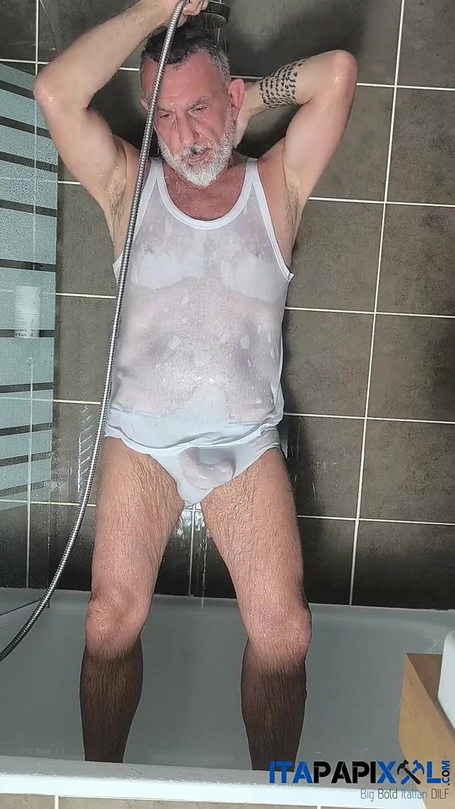 Big Cock Mature Daddy Getting Ready for French Guys (ItaPapiXXL)