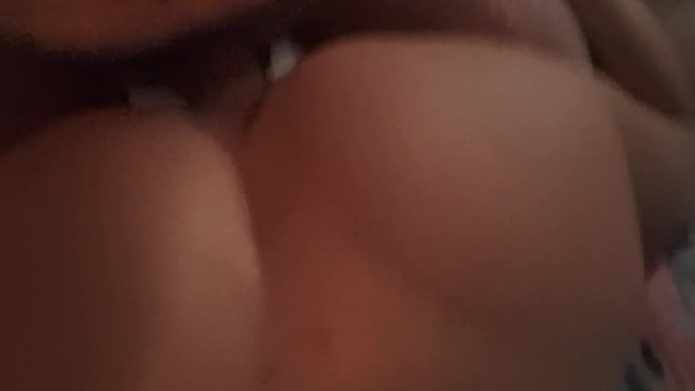 Massimo: Italiensk brunett tar emot den