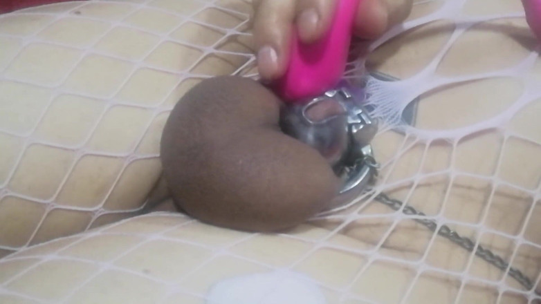 Sissy Hope: Banci bermain palam besar