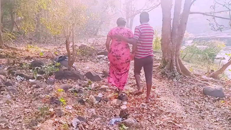 Telugu honey lips: Belle-mère et beau-fils desi, sexe en plein air, dirty talk...