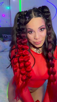 Red Bows, Der Gigi Star hat heute Abend das Schwarzlit-Zimmer!