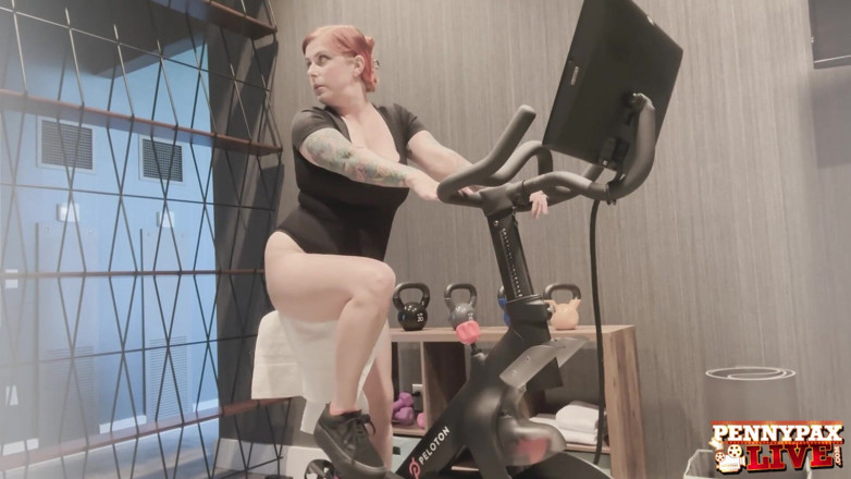 Penny Pax: Пенні Пакс працювала в спортзалі