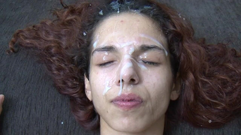 Ugly but HOT: สาวผอมบางหีขนดก โดนควยยักษ์สามตัวเย็ดหีแล้วแตกคาหน้า