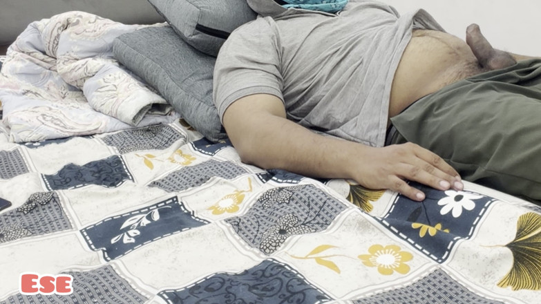 Sammy Sins: Empregada pegou proprietário se masturbando em seu quarto e então...