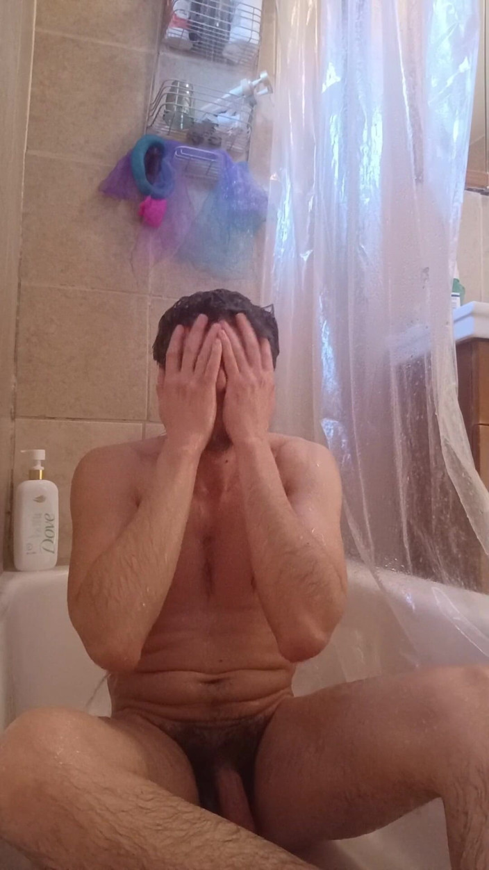 TabascoJake: Handsome Man Explodes Thick Cum in the Bathtube