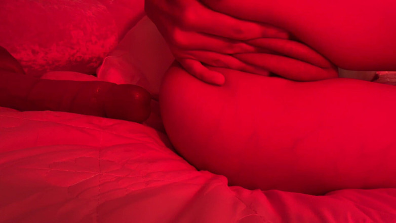 Ms_Emmy_Lynn: Red Light Sets the Mood for Solo Pleasure