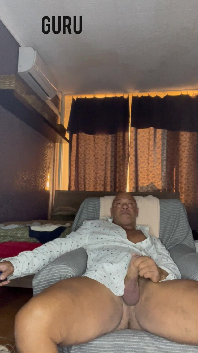 Bodybuilder Solo Homemade Wank (Mr. Guru) Bodybuilder Solo Homemade Wank (Mr. Guru)