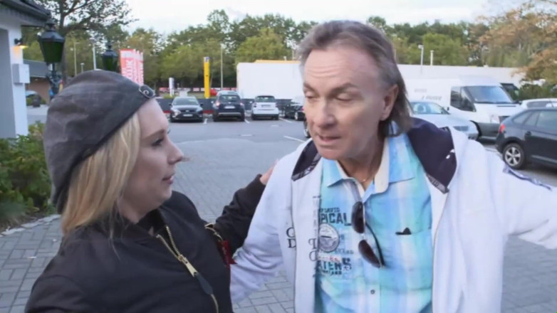 Deutschland porn: Sexy loira linda corpo é fodida pelo amigo do padrasto com...