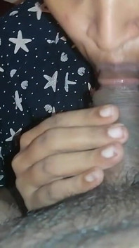 Prepararsi a succhiare un cazzo gigante