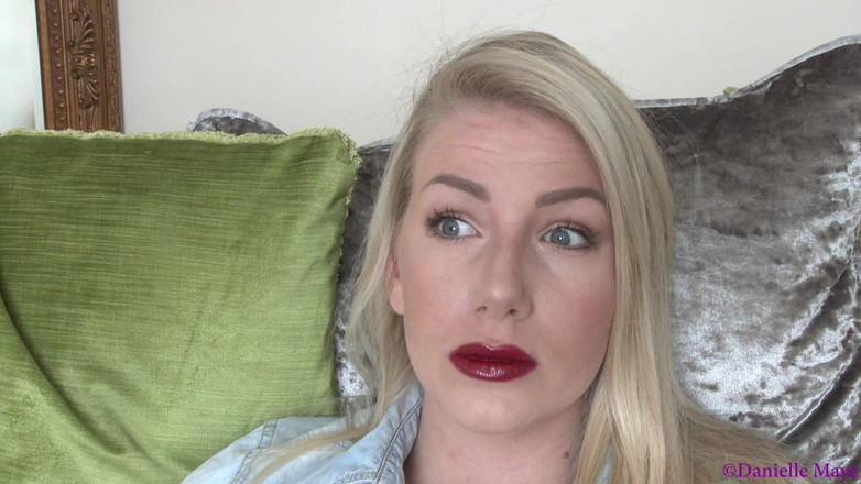 Danielle Maye: Awn con lápiz labial