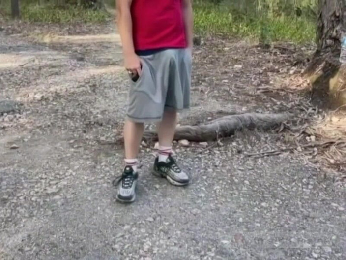 AmateurMates: Kompilasi Amatur Freeballing, Bonjolan dan VPL (garisan zakar yang kelihatan)