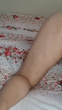 Inserción anal de juguete exteme. Consolador de 50 cm de largo hasta el culo Paja rápida y apretando las bolas