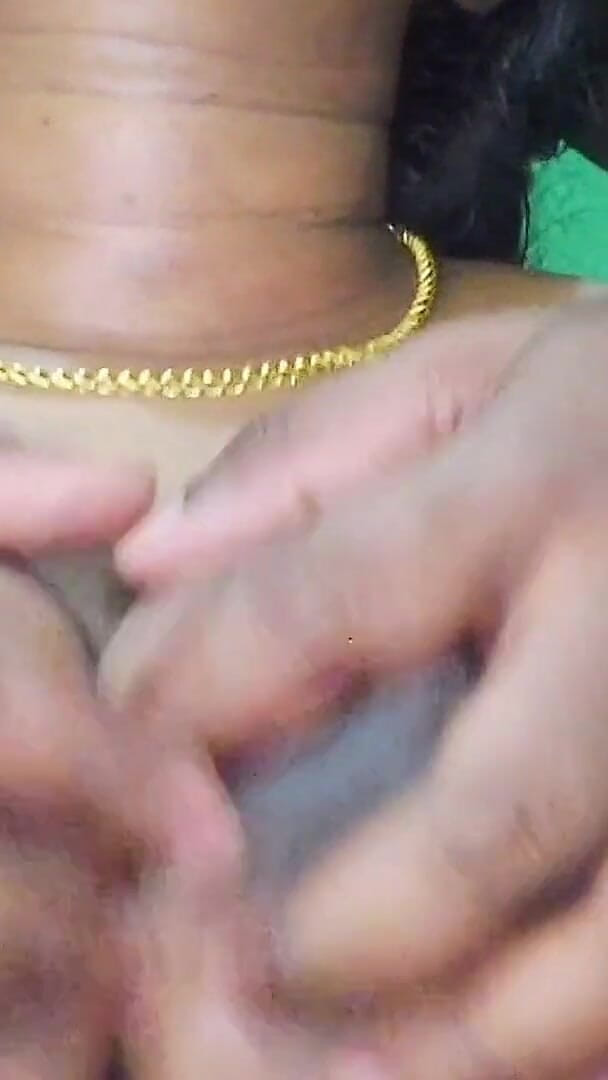 Desi Mohini: Sandra Hot Bhabhi Brust Scene No. 1