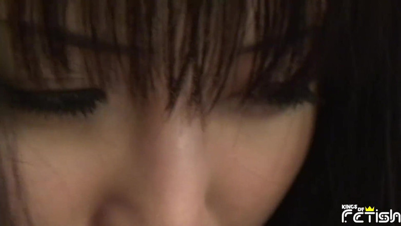 Pure Japanese adult video ( JAV): Возбужденный мужчина играет с японской милфой, пока ее пасынок на кровати