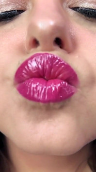 Weak for My Plump Lips - Seductive Lipstick Goddess Sydney Screams Drives Your Lipstick Gooning Even Further as You Become More