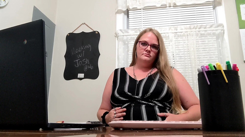 Nichole Madison: Votre prof vous fait un coaching masturbatoire dans son bureau...