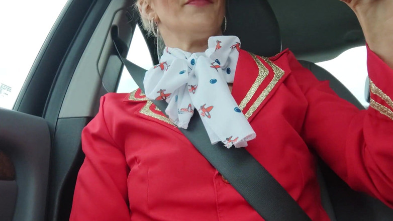 Serenexx: Masturbazione di hostess aerea in taxi - cosplay - serenexx