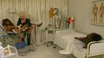 Black Market: Două fete drăguțe care se joacă cu vibratoare