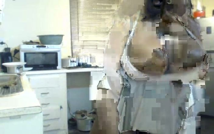 Legendary Booty Overdose: Lactação ébano bbw chupando seus peitos e se masturbando