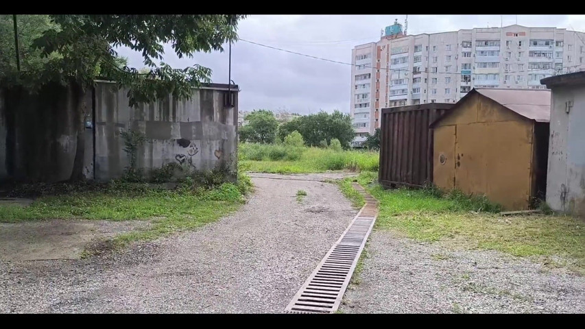 I Picked an Interesting Spot for This Video- Surrounded by Quiet Rows of Storages (Julia Meow) I Picked an Interesting Spot for This Video- Surrounded by Quiet Rows of Storages (Julia Meow)