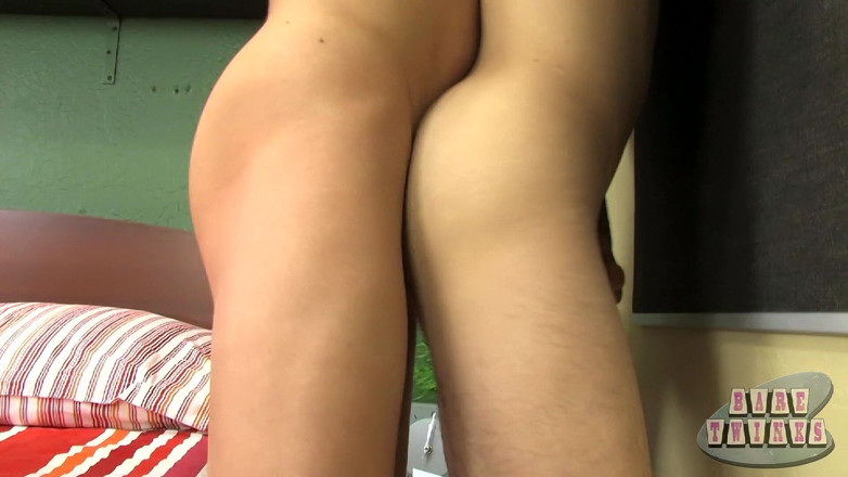 Bare Twinks: Andy đưa Jake đi cưỡi ngựa không bao cao su