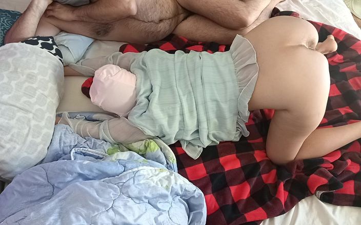 Mirsur: 핫한 아마추어 커플과 함께하는 에로 마사지. 큰 엉덩이, 거유, 털이 무성한 보지를 가진 라틴계 여자