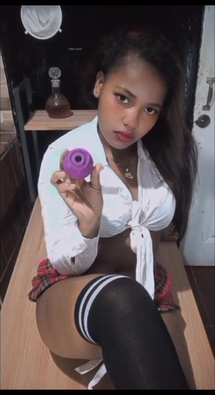 Minayi: Din brunett väntade på dig