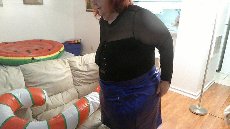 BBW nurse Vicki adventures with friends: 大美女护士vicki试图挤压她的糖果鞭子？