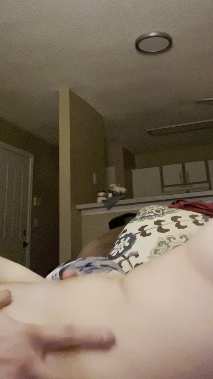 IntimateIsles: Vibrator couch seks