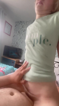 Ma copine chevauche ma bite
